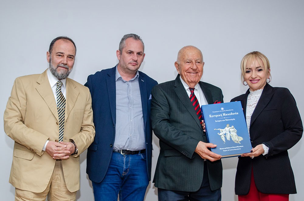 Αυλαία στις εκδηλώσεις της Σχολής Γονέων - Ανοικτό Πανεπιστήμιο Κατερίνης για την Ακαδημαϊκή χρονιά 2025-2026 με μια μοναδική ομιλία του πρώην Γερουσιαστή, πρώην Πρόεδρου της Βουλής του New Hamshire και Πρόεδρο της Ελληνοαμερικανικής Ένωσης Αθήνας κ. Κρίς Σπύρου και θέμα "Η ΜΑΚΕΔΟΝΙΑ ΜΑΣ". H εκδήλωση πραγματοποιήθηκε σε Συνδιοργάνωση με την Δευτεροβάθμια Εκπαίδευση Πιερίας 