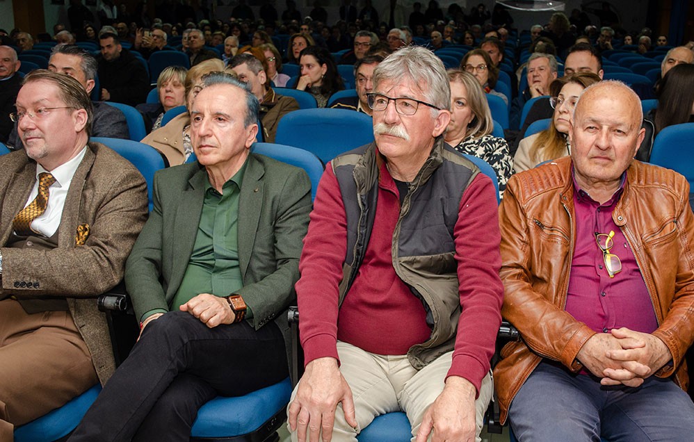 Αυλαία στις εκδηλώσεις της Σχολής Γονέων - Ανοικτό Πανεπιστήμιο Κατερίνης για την Ακαδημαϊκή χρονιά 2025-2026 με μια μοναδική ομιλία του πρώην Γερουσιαστή, πρώην Πρόεδρου της Βουλής του New Hamshire και Πρόεδρο της Ελληνοαμερικανικής Ένωσης Αθήνας κ. Κρίς Σπύρου και θέμα "Η ΜΑΚΕΔΟΝΙΑ ΜΑΣ". H εκδήλωση πραγματοποιήθηκε σε Συνδιοργάνωση με την Δευτεροβάθμια Εκπαίδευση Πιερίας 