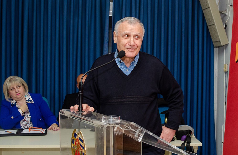 Αυλαία στις εκδηλώσεις της Σχολής Γονέων - Ανοικτό Πανεπιστήμιο Κατερίνης για την Ακαδημαϊκή χρονιά 2025-2026 με μια μοναδική ομιλία του πρώην Γερουσιαστή, πρώην Πρόεδρου της Βουλής του New Hamshire και Πρόεδρο της Ελληνοαμερικανικής Ένωσης Αθήνας κ. Κρίς Σπύρου και θέμα "Η ΜΑΚΕΔΟΝΙΑ ΜΑΣ". H εκδήλωση πραγματοποιήθηκε σε Συνδιοργάνωση με την Δευτεροβάθμια Εκπαίδευση Πιερίας 