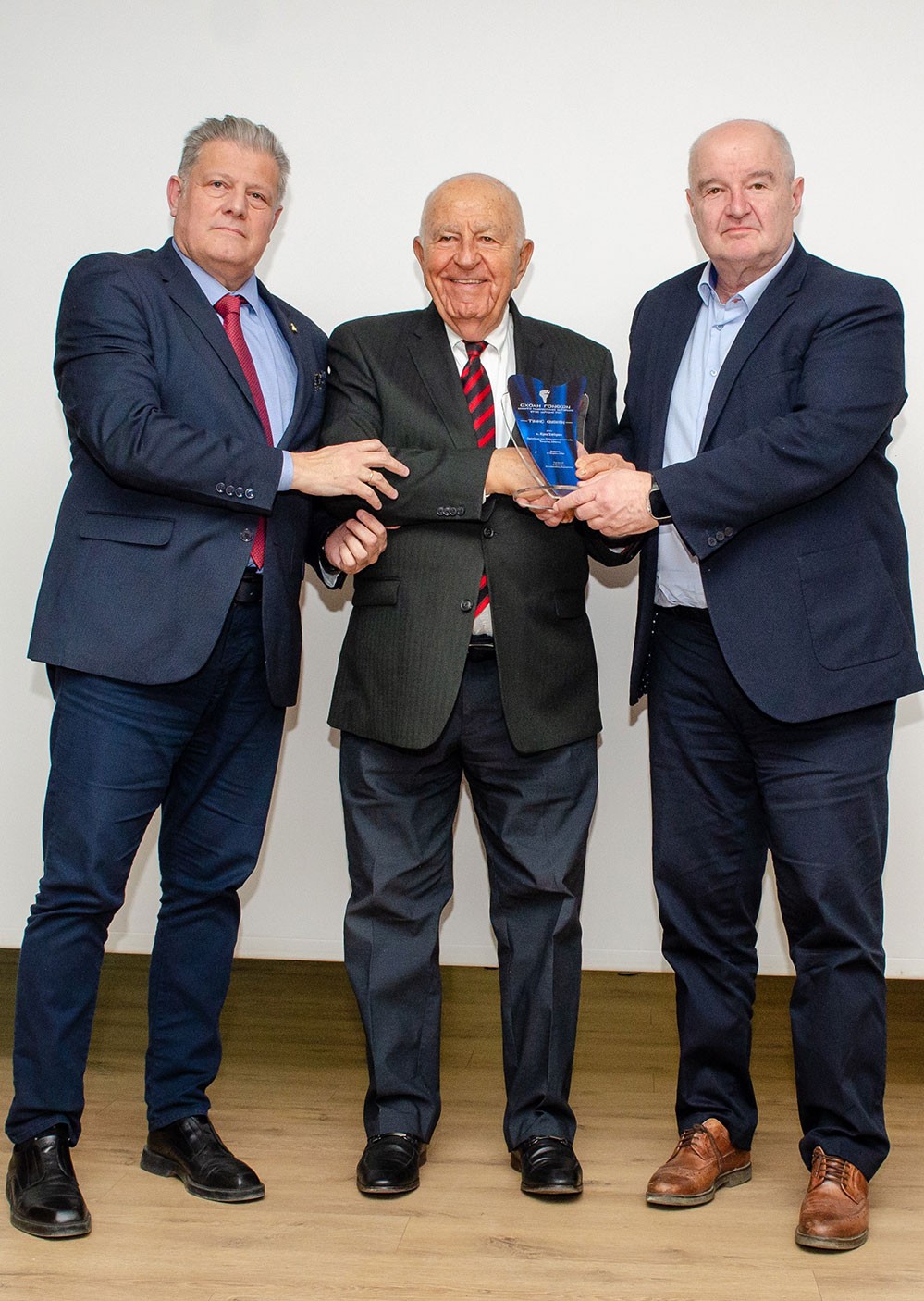 Αυλαία στις εκδηλώσεις της Σχολής Γονέων - Ανοικτό Πανεπιστήμιο Κατερίνης για την Ακαδημαϊκή χρονιά 2025-2026 με μια μοναδική ομιλία του πρώην Γερουσιαστή, πρώην Πρόεδρου της Βουλής του New Hamshire και Πρόεδρο της Ελληνοαμερικανικής Ένωσης Αθήνας κ. Κρίς Σπύρου και θέμα "Η ΜΑΚΕΔΟΝΙΑ ΜΑΣ". H εκδήλωση πραγματοποιήθηκε σε Συνδιοργάνωση με την Δευτεροβάθμια Εκπαίδευση Πιερίας 