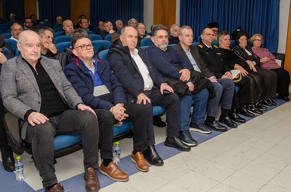 Συγκλόνισαν με τις προσωπικές τους μαρτυρίες για την Κρίση των Ιμίων ο Αντιναύαρχος Π.Ν. ε.α. Σπυρίδων Κονιδάρης και ο Υποναύαρχος Π.Ν. ε.α. Δημήτριος Τσαΐλάς την Δευτέρα 26 Ιανουαρίου 2026 στο αφιέρωμα της Σχολής Γονέων – Ανοικτό Πανεπιστήμιο Κατερίνης με αφορμή τα 30 χρόνια από την κρίση των Ιμίων η οποία κορυφώθηκε τις πρώτες πρωινές ώρες της 31ης Ιανουαρίου 1996, φέρνοντας Ελλάδα και Τουρκία στα πρόθυρα ένοπλης αντιπαράθεσης.  