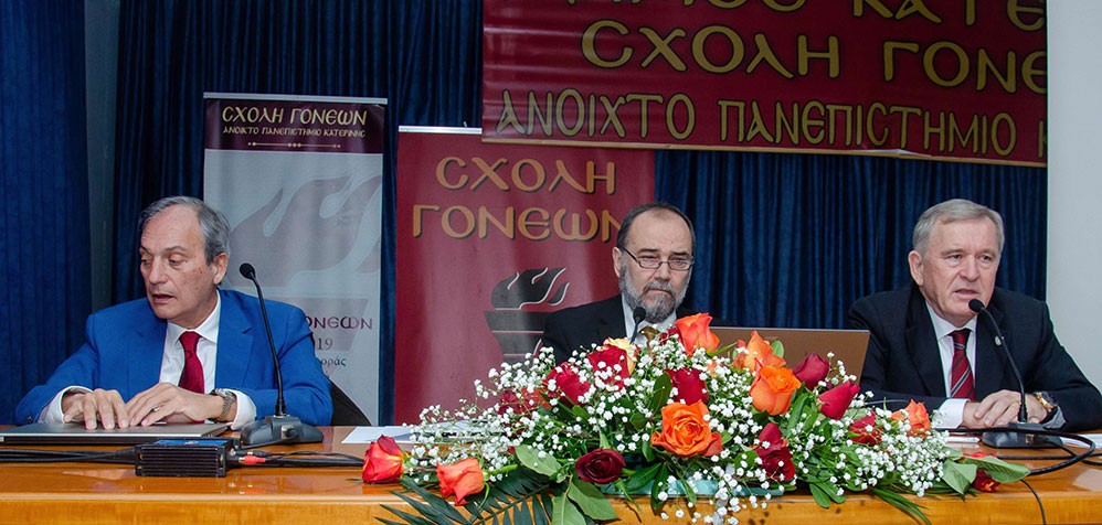 Συγκλόνισαν με τις προσωπικές τους μαρτυρίες για την Κρίση των Ιμίων ο Αντιναύαρχος Π.Ν. ε.α. Σπυρίδων Κονιδάρης και ο Υποναύαρχος Π.Ν. ε.α. Δημήτριος Τσαΐλάς την Δευτέρα 26 Ιανουαρίου 2026 στο αφιέρωμα της Σχολής Γονέων – Ανοικτό Πανεπιστήμιο Κατερίνης με αφορμή τα 30 χρόνια από την κρίση των Ιμίων η οποία κορυφώθηκε τις πρώτες πρωινές ώρες της 31ης Ιανουαρίου 1996, φέρνοντας Ελλάδα και Τουρκία στα πρόθυρα ένοπλης αντιπαράθεσης.  