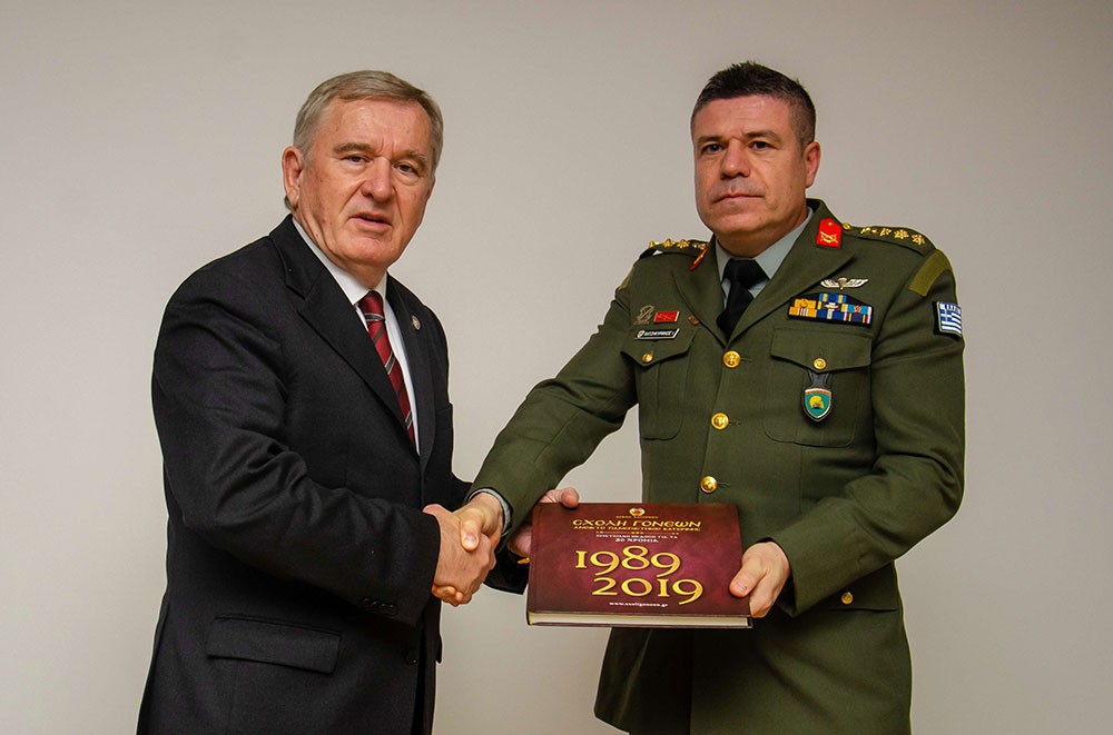 Συγκλόνισαν με τις προσωπικές τους μαρτυρίες για την Κρίση των Ιμίων ο Αντιναύαρχος Π.Ν. ε.α. Σπυρίδων Κονιδάρης και ο Υποναύαρχος Π.Ν. ε.α. Δημήτριος Τσαΐλάς την Δευτέρα 26 Ιανουαρίου 2026 στο αφιέρωμα της Σχολής Γονέων – Ανοικτό Πανεπιστήμιο Κατερίνης με αφορμή τα 30 χρόνια από την κρίση των Ιμίων η οποία κορυφώθηκε τις πρώτες πρωινές ώρες της 31ης Ιανουαρίου 1996, φέρνοντας Ελλάδα και Τουρκία στα πρόθυρα ένοπλης αντιπαράθεσης.  