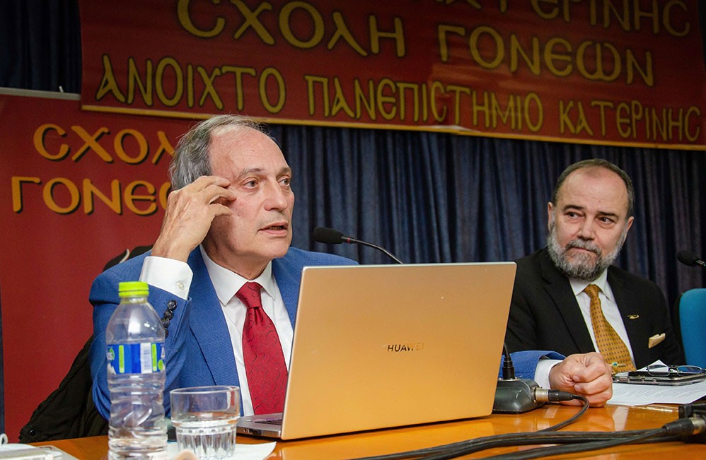 Συγκλόνισαν με τις προσωπικές τους μαρτυρίες για την Κρίση των Ιμίων ο Αντιναύαρχος Π.Ν. ε.α. Σπυρίδων Κονιδάρης και ο Υποναύαρχος Π.Ν. ε.α. Δημήτριος Τσαΐλάς την Δευτέρα 26 Ιανουαρίου 2026 στο αφιέρωμα της Σχολής Γονέων – Ανοικτό Πανεπιστήμιο Κατερίνης με αφορμή τα 30 χρόνια από την κρίση των Ιμίων η οποία κορυφώθηκε τις πρώτες πρωινές ώρες της 31ης Ιανουαρίου 1996, φέρνοντας Ελλάδα και Τουρκία στα πρόθυρα ένοπλης αντιπαράθεσης.  