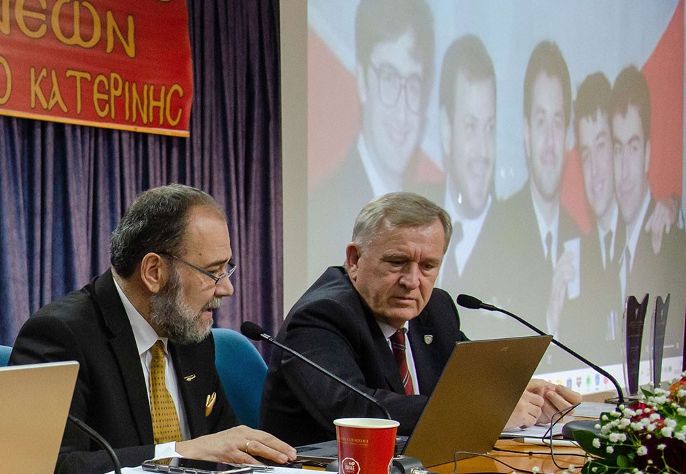 Συγκλόνισαν με τις προσωπικές τους μαρτυρίες για την Κρίση των Ιμίων ο Αντιναύαρχος Π.Ν. ε.α. Σπυρίδων Κονιδάρης και ο Υποναύαρχος Π.Ν. ε.α. Δημήτριος Τσαΐλάς την Δευτέρα 26 Ιανουαρίου 2026 στο αφιέρωμα της Σχολής Γονέων – Ανοικτό Πανεπιστήμιο Κατερίνης με αφορμή τα 30 χρόνια από την κρίση των Ιμίων η οποία κορυφώθηκε τις πρώτες πρωινές ώρες της 31ης Ιανουαρίου 1996, φέρνοντας Ελλάδα και Τουρκία στα πρόθυρα ένοπλης αντιπαράθεσης.  