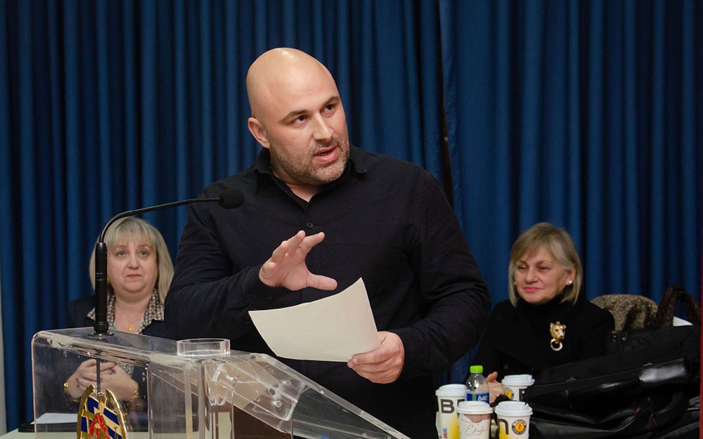 Συγκλόνισαν με τις προσωπικές τους μαρτυρίες για την Κρίση των Ιμίων ο Αντιναύαρχος Π.Ν. ε.α. Σπυρίδων Κονιδάρης και ο Υποναύαρχος Π.Ν. ε.α. Δημήτριος Τσαΐλάς την Δευτέρα 26 Ιανουαρίου 2026 στο αφιέρωμα της Σχολής Γονέων – Ανοικτό Πανεπιστήμιο Κατερίνης με αφορμή τα 30 χρόνια από την κρίση των Ιμίων η οποία κορυφώθηκε τις πρώτες πρωινές ώρες της 31ης Ιανουαρίου 1996, φέρνοντας Ελλάδα και Τουρκία στα πρόθυρα ένοπλης αντιπαράθεσης.  