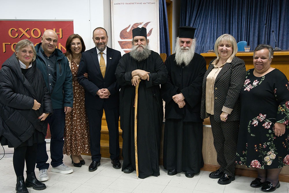 Συγκλονιστικός ο παπά Βαγγέλης Παπανικολάου στην κατάμεστη αίθουσα του Συνεδριακού κέντρου Κατερίνης με θέμα: «Ίνα τι κρίνεις τον αδερφό σου;» την Δευτέρα 8-12-2025. 