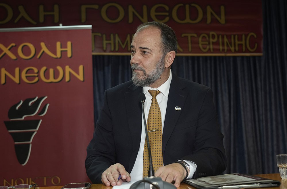 Συγκλονιστικός ο παπά Βαγγέλης Παπανικολάου στην κατάμεστη αίθουσα του Συνεδριακού κέντρου Κατερίνης με θέμα: «Ίνα τι κρίνεις τον αδερφό σου;» την Δευτέρα 8-12-2025. 