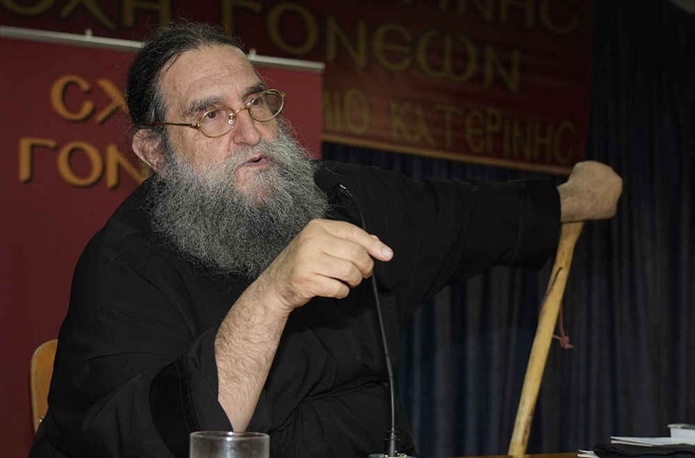 Συγκλονιστικός ο παπά Βαγγέλης Παπανικολάου στην κατάμεστη αίθουσα του Συνεδριακού κέντρου Κατερίνης με θέμα: «Ίνα τι κρίνεις τον αδερφό σου;» την Δευτέρα 8-12-2025. 