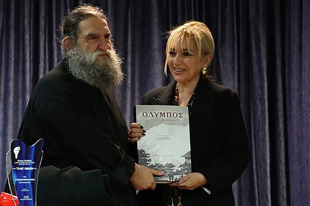 Συγκλονιστικός ο παπά Βαγγέλης Παπανικολάου στην κατάμεστη αίθουσα του Συνεδριακού κέντρου Κατερίνης με θέμα: «Ίνα τι κρίνεις τον αδερφό σου;» την Δευτέρα 8-12-2025. 