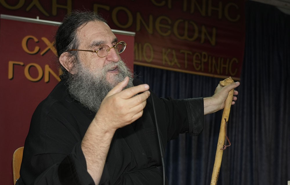 Συγκλονιστικός ο παπά Βαγγέλης Παπανικολάου στην κατάμεστη αίθουσα του Συνεδριακού κέντρου Κατερίνης με θέμα: «Ίνα τι κρίνεις τον αδερφό σου;» την Δευτέρα 8-12-2025. 