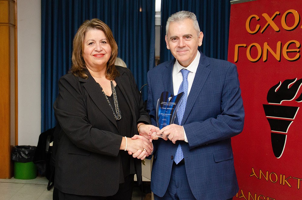 Μια εξαιρετικά επίκαιρη εκδήλωση με θέμα:  «Η Κρίση στην Ελληνική Οικογένεια» πραγματοποιήθηκε την Δευτέρα 9 Μαρτίου 2026 στην Σχολή Γονέων – Ανοικτό Πανεπιστήμιο Κατερίνης με επίσημους ομιλητές και καλεσμένους τον σεβασμιώτατο Μητροπολίτη Σισσανίου & Σιατίστης κ.κ. ΑΘΑΝΑΣΙΟ  και τον βουλευτή της Ν.Δ. και Γεν. Γραμματέα της Κοινοβουλευτικής ομάδας της Ν.Δ. κ. Μάξιμο Χαρακόπουλο. Η εκδήλωση έγινε σε Συνδιοργάνωση με την Δ.Ε.Ε.Π Πιερίας της Ν.Δ. Συμμετείχε η Χορωδία του πολιτιστικού Ομίλου Λιτοχώρου «ΆΝΑΣΣΑ» υπό την διεύθυνση της μαέστρου κ. Μαρίκας Φωτοπούλου.