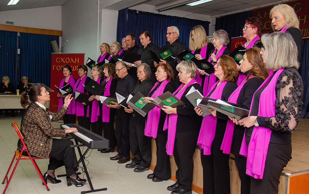 Μια εξαιρετικά επίκαιρη εκδήλωση με θέμα:  «Η Κρίση στην Ελληνική Οικογένεια» πραγματοποιήθηκε την Δευτέρα 9 Μαρτίου 2026 στην Σχολή Γονέων – Ανοικτό Πανεπιστήμιο Κατερίνης με επίσημους ομιλητές και καλεσμένους τον σεβασμιώτατο Μητροπολίτη Σισσανίου & Σιατίστης κ.κ. ΑΘΑΝΑΣΙΟ  και τον βουλευτή της Ν.Δ. και Γεν. Γραμματέα της Κοινοβουλευτικής ομάδας της Ν.Δ. κ. Μάξιμο Χαρακόπουλο. Η εκδήλωση έγινε σε Συνδιοργάνωση με την Δ.Ε.Ε.Π Πιερίας της Ν.Δ. Συμμετείχε η Χορωδία του πολιτιστικού Ομίλου Λιτοχώρου «ΆΝΑΣΣΑ» υπό την διεύθυνση της μαέστρου κ. Μαρίκας Φωτοπούλου.