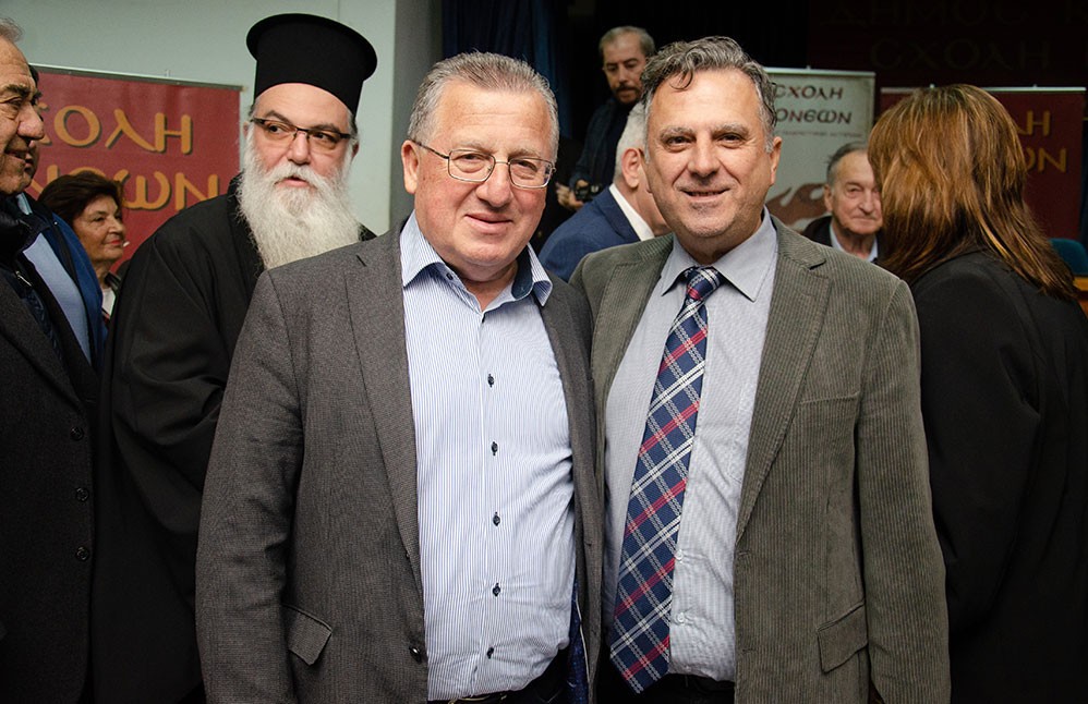 Μια εξαιρετικά επίκαιρη εκδήλωση με θέμα:  «Η Κρίση στην Ελληνική Οικογένεια» πραγματοποιήθηκε την Δευτέρα 9 Μαρτίου 2026 στην Σχολή Γονέων – Ανοικτό Πανεπιστήμιο Κατερίνης με επίσημους ομιλητές και καλεσμένους τον σεβασμιώτατο Μητροπολίτη Σισσανίου & Σιατίστης κ.κ. ΑΘΑΝΑΣΙΟ  και τον βουλευτή της Ν.Δ. και Γεν. Γραμματέα της Κοινοβουλευτικής ομάδας της Ν.Δ. κ. Μάξιμο Χαρακόπουλο. Η εκδήλωση έγινε σε Συνδιοργάνωση με την Δ.Ε.Ε.Π Πιερίας της Ν.Δ. Συμμετείχε η Χορωδία του πολιτιστικού Ομίλου Λιτοχώρου «ΆΝΑΣΣΑ» υπό την διεύθυνση της μαέστρου κ. Μαρίκας Φωτοπούλου.