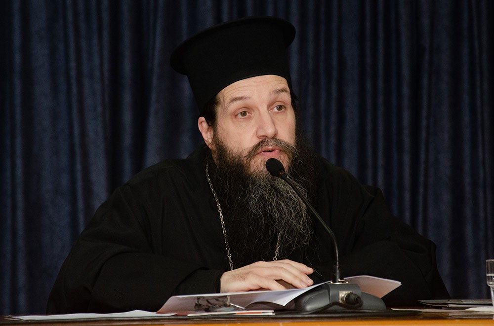 Μια εξαιρετικά επίκαιρη εκδήλωση με θέμα:  «Η Κρίση στην Ελληνική Οικογένεια» πραγματοποιήθηκε την Δευτέρα 9 Μαρτίου 2026 στην Σχολή Γονέων – Ανοικτό Πανεπιστήμιο Κατερίνης με επίσημους ομιλητές και καλεσμένους τον σεβασμιώτατο Μητροπολίτη Σισσανίου & Σιατίστης κ.κ. ΑΘΑΝΑΣΙΟ  και τον βουλευτή της Ν.Δ. και Γεν. Γραμματέα της Κοινοβουλευτικής ομάδας της Ν.Δ. κ. Μάξιμο Χαρακόπουλο. Η εκδήλωση έγινε σε Συνδιοργάνωση με την Δ.Ε.Ε.Π Πιερίας της Ν.Δ. Συμμετείχε η Χορωδία του πολιτιστικού Ομίλου Λιτοχώρου «ΆΝΑΣΣΑ» υπό την διεύθυνση της μαέστρου κ. Μαρίκας Φωτοπούλου.