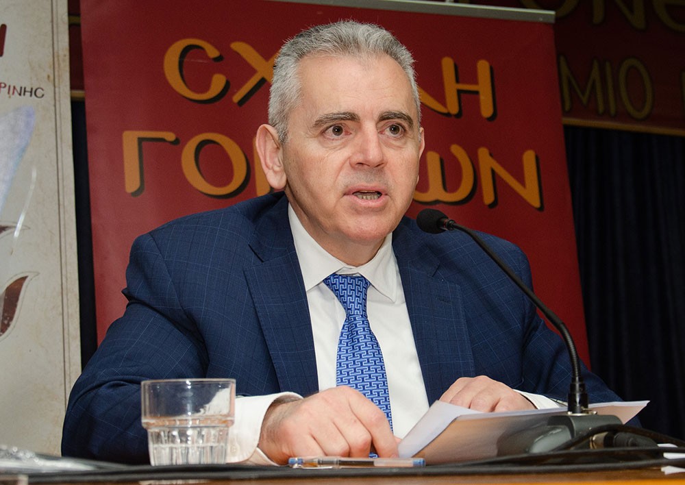 Μια εξαιρετικά επίκαιρη εκδήλωση με θέμα:  «Η Κρίση στην Ελληνική Οικογένεια» πραγματοποιήθηκε την Δευτέρα 9 Μαρτίου 2026 στην Σχολή Γονέων – Ανοικτό Πανεπιστήμιο Κατερίνης με επίσημους ομιλητές και καλεσμένους τον σεβασμιώτατο Μητροπολίτη Σισσανίου & Σιατίστης κ.κ. ΑΘΑΝΑΣΙΟ  και τον βουλευτή της Ν.Δ. και Γεν. Γραμματέα της Κοινοβουλευτικής ομάδας της Ν.Δ. κ. Μάξιμο Χαρακόπουλο. Η εκδήλωση έγινε σε Συνδιοργάνωση με την Δ.Ε.Ε.Π Πιερίας της Ν.Δ. Συμμετείχε η Χορωδία του πολιτιστικού Ομίλου Λιτοχώρου «ΆΝΑΣΣΑ» υπό την διεύθυνση της μαέστρου κ. Μαρίκας Φωτοπούλου.