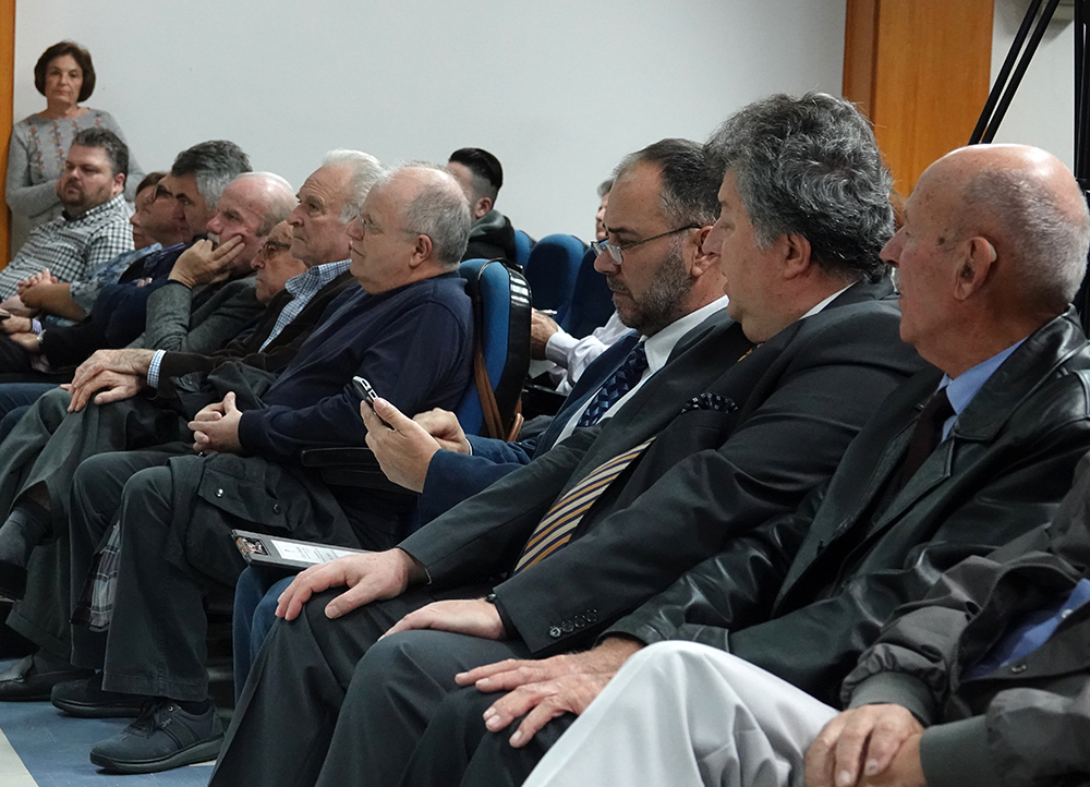 Σταύρος Λυγερός από την Κατερίνη: • Ας μην χρειαστεί μια Εθνική Καταστροφή για να ξυπνήσουμε! • Εάν χάσουμε έδαφος δεν το ξαναπαίρνουμε πίσω. • Εάν εδραιωθεί η εγκατάσταση μεταναστών θα έχουμε αλλοίωση της σύνθεσης του πληθυσμού μας. • Τα καμώματα του Trump και ο τυχοδιωκτισμός του Erdogan εγκυμονούν απρόβλεπτες καταστάσεις. • Η Ευρώπη είναι διψασμένη για Ενέργεια και καταναλώνει το Ρωσικό πετρέλαιο!