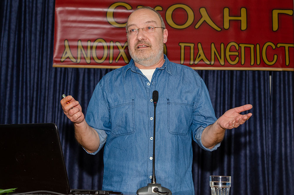 Τα Άστρα!... Ζούμε σε ένα Σύμπαν γεμάτο Ήλιους!... Μόνον ο γαλαξίας μας περιέχει περίπου 200 δις!... Και στο Σύμπαν υπάρχουν περίπου 2 τρις γαλαξίες!... Άρα, συνολικά, στο Σύμπαν υπάρχουν περίπου 1 τρις τρισεκατομμύρια άστρα!... Τα άστρα γεννιούνται!…Από τι υλικό είναι φτιαγμένα? Είναι στ’ αλήθεια βόμβες υδρογόνου? Πως σχηματίζονται? Και πόσο διαρκεί η δημιουργία ενός άστρου? Όλα τα άστρα έχουν πλανήτες? Μπορούν να φιλοξενήσουν Ζωή?