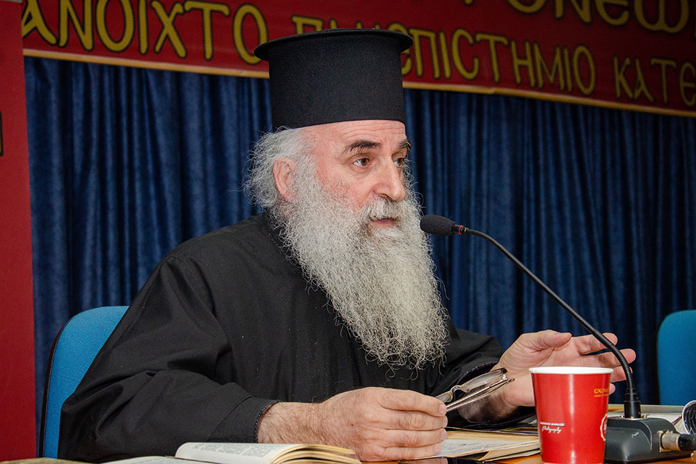 Πρώτος ομιλητής για το έτος 2024 ο Ιεροκήρυκας της Ιεράς Μητροπόλεως Κίτρους και Κατερίνης π. Παύλος Ντούρος και διευθυντής του Κέντρου Νεότητας της Ιεράς Μητροπόλεως «Άγιος Φώτιος». Θέμα της ομιλίας ήταν: «Ο φωτιστής και διδάχος του Γένους μας Άγιος Κοσμάς ο Αιτωλός».