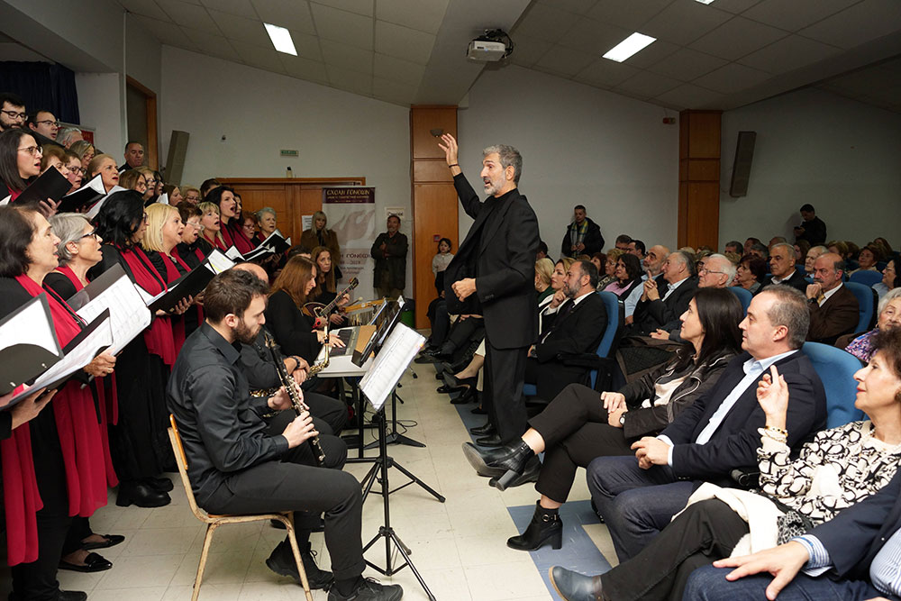 Με μεγάλη επιτυχία ολοκληρώθηκε την Δευτέρα 20-11-2023 στη Σχολή Γονέων – Ανοικτό Πανεπιστήμιο Κατερίνης στο Συνεδριακό Κέντρο Κατερίνης με επίσημη καλεσμένη την Πρόεδρο του Ε.Ο.Τ. κ. Άντζελα Γκερέκου. Το θέμα της εκδήλωσης ήταν: «Αειφόρος Τουριστική Ανάπτυξη». Η εκδήλωση έγινε σε Συνδιοργάνωση με το με τα ΑΙΚΑΤΕΡΙΝΕΙΑ του Δήμου Κατερίνης, με το Επιμελητήριο Πιερίας, την Ένωση Ξενοδόχων Πιερίας και τα Mediterranean Ηotels Β. Λάμπρου Α.Ε. Την έναρξη της εκδήλωσης ξεκίνησε η Χορωδία της Εστίας Πιερίδων Μουσών υπό την διεύθυνση του μαέστρου κ. Ευθύμη Μαυρίδη.