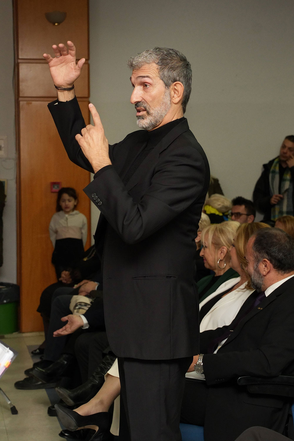 Με μεγάλη επιτυχία ολοκληρώθηκε την Δευτέρα 20-11-2023 στη Σχολή Γονέων – Ανοικτό Πανεπιστήμιο Κατερίνης στο Συνεδριακό Κέντρο Κατερίνης με επίσημη καλεσμένη την Πρόεδρο του Ε.Ο.Τ. κ. Άντζελα Γκερέκου. Το θέμα της εκδήλωσης ήταν: «Αειφόρος Τουριστική Ανάπτυξη». Η εκδήλωση έγινε σε Συνδιοργάνωση με το με τα ΑΙΚΑΤΕΡΙΝΕΙΑ του Δήμου Κατερίνης, με το Επιμελητήριο Πιερίας, την Ένωση Ξενοδόχων Πιερίας και τα Mediterranean Ηotels Β. Λάμπρου Α.Ε. Την έναρξη της εκδήλωσης ξεκίνησε η Χορωδία της Εστίας Πιερίδων Μουσών υπό την διεύθυνση του μαέστρου κ. Ευθύμη Μαυρίδη.