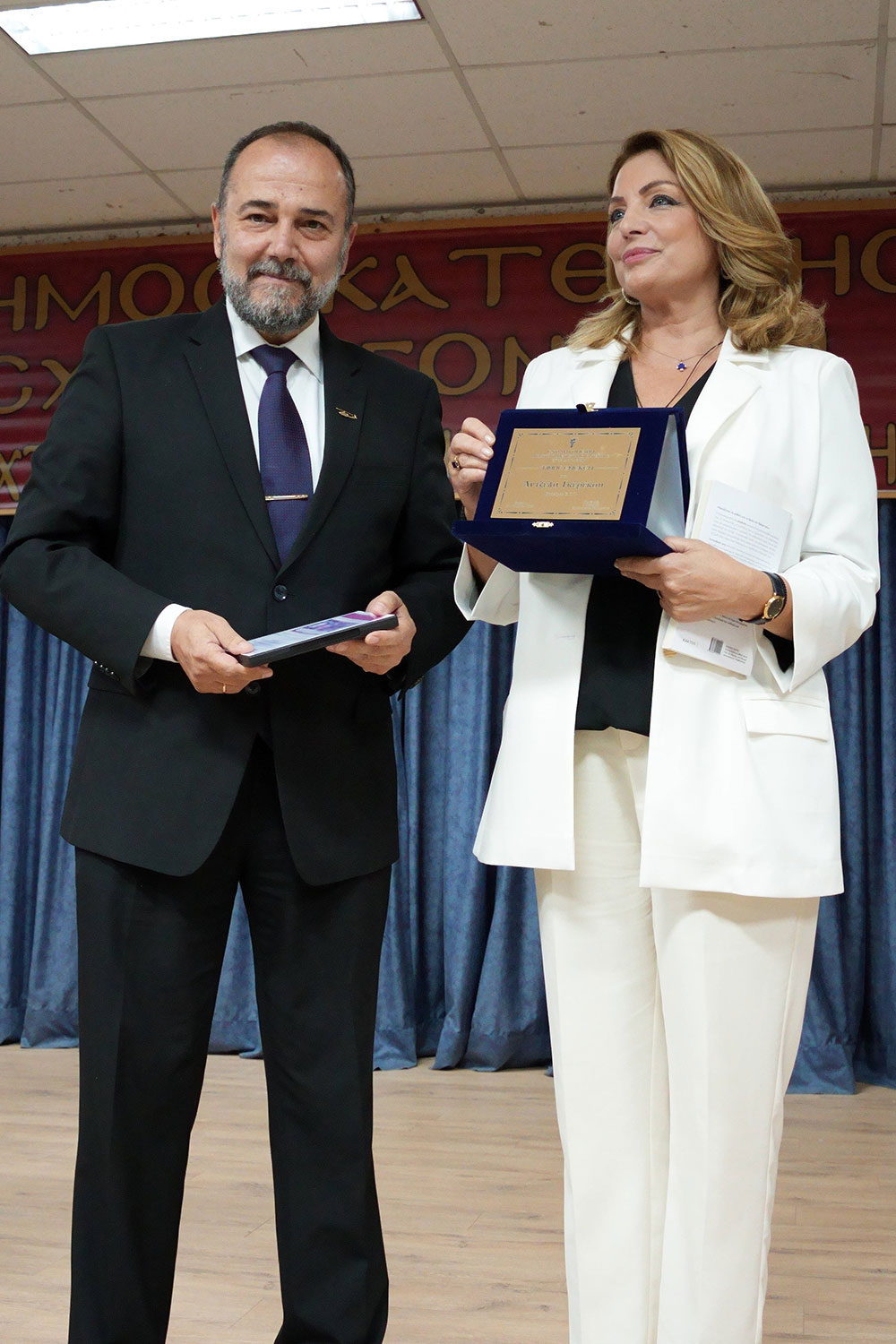 Με μεγάλη επιτυχία ολοκληρώθηκε την Δευτέρα 20-11-2023 στη Σχολή Γονέων – Ανοικτό Πανεπιστήμιο Κατερίνης στο Συνεδριακό Κέντρο Κατερίνης με επίσημη καλεσμένη την Πρόεδρο του Ε.Ο.Τ. κ. Άντζελα Γκερέκου. Το θέμα της εκδήλωσης ήταν: «Αειφόρος Τουριστική Ανάπτυξη». Η εκδήλωση έγινε σε Συνδιοργάνωση με το με τα ΑΙΚΑΤΕΡΙΝΕΙΑ του Δήμου Κατερίνης, με το Επιμελητήριο Πιερίας, την Ένωση Ξενοδόχων Πιερίας και τα Mediterranean Ηotels Β. Λάμπρου Α.Ε. Την έναρξη της εκδήλωσης ξεκίνησε η Χορωδία της Εστίας Πιερίδων Μουσών υπό την διεύθυνση του μαέστρου κ. Ευθύμη Μαυρίδη.