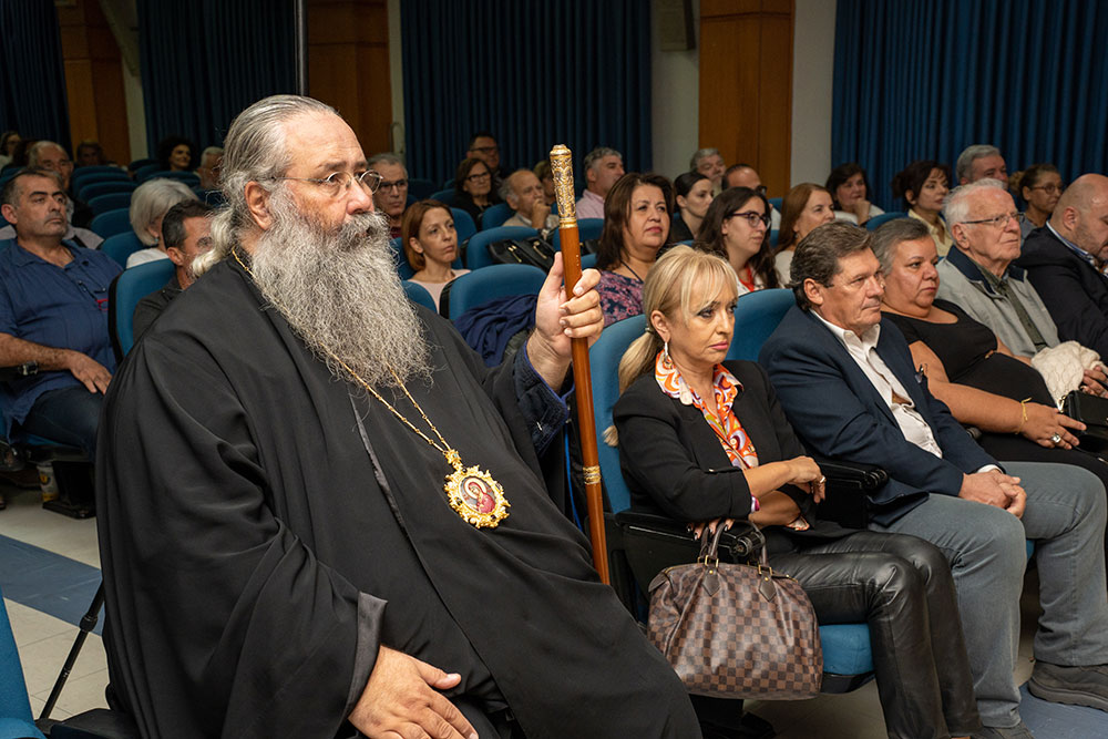 Με τη γνωστή στο πανελλήνιο δημοσιογράφο – κλασική φιλόλογο κυρία Βίκυ Φλέσσα ξεκίνησε το φετινό ταξίδι της για την 35η χρονιά η Σχολή Γονέων – Ανοικτό Πανεπιστήμιο Κατερίνης την Δευτέρα 23 Οκτωβρίου 2023 στο Συνεδριακό Κέντρο Κατερίνης. Το θέμα της εκδήλωσης ήταν: «Γιατί ψυχανάλυση, κύριε Γιωσαφάτ;»