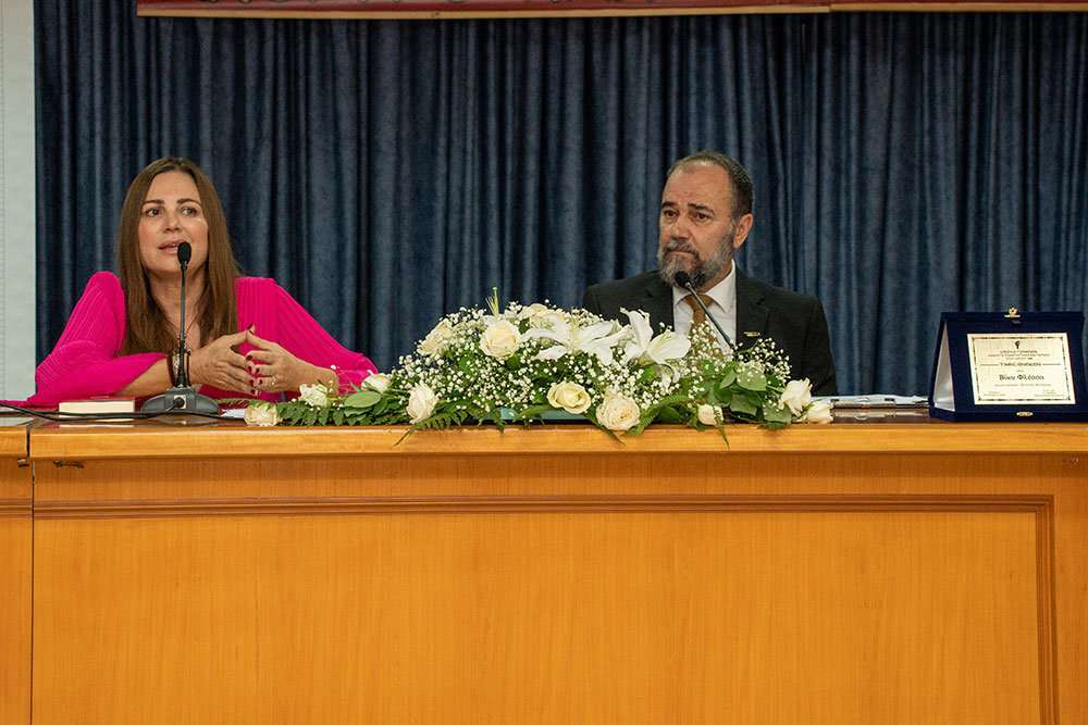 Με τη γνωστή στο πανελλήνιο δημοσιογράφο – κλασική φιλόλογο κυρία Βίκυ Φλέσσα ξεκίνησε το φετινό ταξίδι της για την 35η χρονιά η Σχολή Γονέων – Ανοικτό Πανεπιστήμιο Κατερίνης την Δευτέρα 23 Οκτωβρίου 2023 στο Συνεδριακό Κέντρο Κατερίνης. Το θέμα της εκδήλωσης ήταν: «Γιατί ψυχανάλυση, κύριε Γιωσαφάτ;»