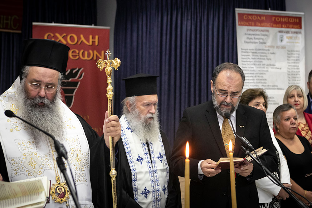 Με τη γνωστή στο πανελλήνιο δημοσιογράφο – κλασική φιλόλογο κυρία Βίκυ Φλέσσα ξεκίνησε το φετινό ταξίδι της για την 35η χρονιά η Σχολή Γονέων – Ανοικτό Πανεπιστήμιο Κατερίνης την Δευτέρα 23 Οκτωβρίου 2023 στο Συνεδριακό Κέντρο Κατερίνης. Το θέμα της εκδήλωσης ήταν: «Γιατί ψυχανάλυση, κύριε Γιωσαφάτ;»