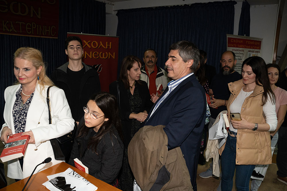Με τη γνωστή στο πανελλήνιο δημοσιογράφο – κλασική φιλόλογο κυρία Βίκυ Φλέσσα ξεκίνησε το φετινό ταξίδι της για την 35η χρονιά η Σχολή Γονέων – Ανοικτό Πανεπιστήμιο Κατερίνης την Δευτέρα 23 Οκτωβρίου 2023 στο Συνεδριακό Κέντρο Κατερίνης. Το θέμα της εκδήλωσης ήταν: «Γιατί ψυχανάλυση, κύριε Γιωσαφάτ;»