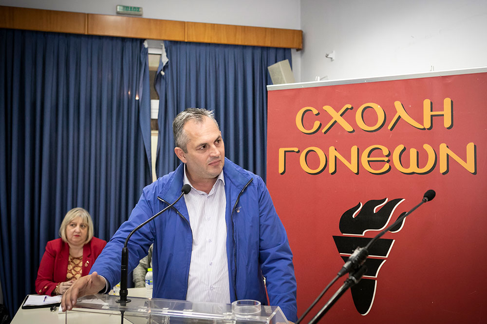 Με τη γνωστή στο πανελλήνιο δημοσιογράφο – κλασική φιλόλογο κυρία Βίκυ Φλέσσα ξεκίνησε το φετινό ταξίδι της για την 35η χρονιά η Σχολή Γονέων – Ανοικτό Πανεπιστήμιο Κατερίνης την Δευτέρα 23 Οκτωβρίου 2023 στο Συνεδριακό Κέντρο Κατερίνης. Το θέμα της εκδήλωσης ήταν: «Γιατί ψυχανάλυση, κύριε Γιωσαφάτ;»