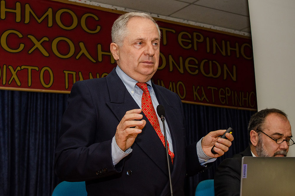 Την προτελευταία εκδήλωση ολοκλήρωσε με επιτυχία την Δευτέρα 26-02-2024 η Σχολή Γονέων – Ανοικτό Πανεπιστήμιο Κατερίνης στο Συνεδριακό Κέντρο Κατερίνης με καλεσμένο ομιλητή τον Υποναύαρχο ε.α. και ωκεανογράφο - μετεωρολόγο κ. Συμεών Κωνσταντινίδη. Το θέμα που αναπτύχθηκε ήταν: «Η Τούρκικη βάση στην Ανταρκτική». Η εκδήλωση έγινε σε Συνδιοργάνωση με το με τον Ελληνικό Σύνδεσμο Ναυτικής Αεροπορίας.