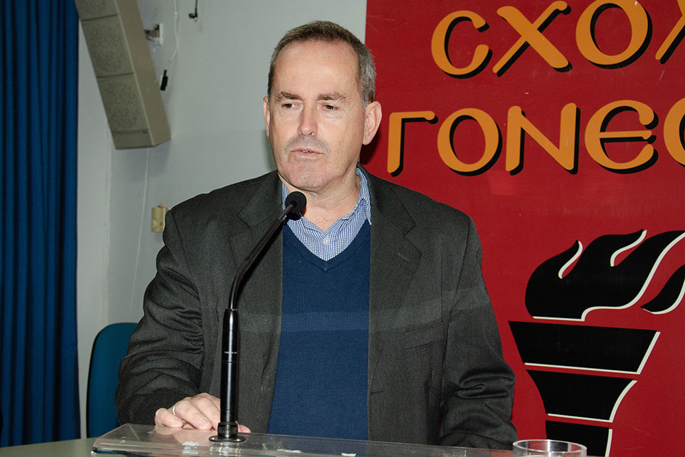 Μια ακόμη εκδήλωση ολοκληρώθηκε με επιτυχία την Δευτέρα 04-12-2023 από την Σχολή Γονέων – Ανοικτό Πανεπιστήμιο Κατερίνης στο Συνεδριακό Κέντρο Κατερίνης με επίσημο καλεσμένο ομιλητή αυτή την φορά τον φυσικό, Αγιογράφο και καθηγητή κ. Αθανάσιο Ρακοβαλή. Το θέμα της εκδήλωσης ήταν: «Μου είπε ο Άγιος Παΐσιος ». Η εκδήλωση έγινε σε Συνδιοργάνωση με το με την Γ.Ε.Χ.Α. Κατερίνης. Την έναρξη της εκδήλωσης ξεκίνησε η Χορωδία «Βυζαντινοί Μελωδοί» της Γ.Ε.Χ.Α. Κατερίνης όπου ακούστηκαν Εκκλησιαστικοί Ύμνοι από την ακολουθία του Αγίου Παΐσίου.