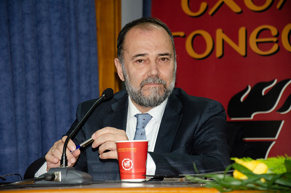 Μια ακόμη εκδήλωση ολοκληρώθηκε με επιτυχία την Δευτέρα 04-12-2023 από την Σχολή Γονέων – Ανοικτό Πανεπιστήμιο Κατερίνης στο Συνεδριακό Κέντρο Κατερίνης με επίσημο καλεσμένο ομιλητή αυτή την φορά τον φυσικό, Αγιογράφο και καθηγητή κ. Αθανάσιο Ρακοβαλή. Το θέμα της εκδήλωσης ήταν: «Μου είπε ο Άγιος Παΐσιος ». Η εκδήλωση έγινε σε Συνδιοργάνωση με το με την Γ.Ε.Χ.Α. Κατερίνης. Την έναρξη της εκδήλωσης ξεκίνησε η Χορωδία «Βυζαντινοί Μελωδοί» της Γ.Ε.Χ.Α. Κατερίνης όπου ακούστηκαν Εκκλησιαστικοί Ύμνοι από την ακολουθία του Αγίου Παΐσίου.