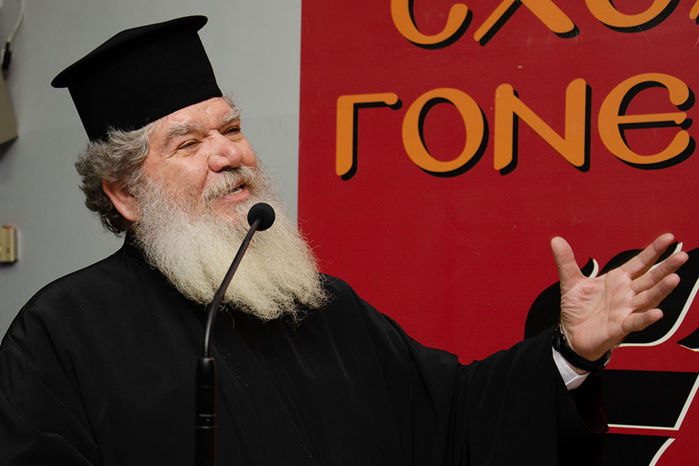 Μια ακόμη εκδήλωση ολοκληρώθηκε με επιτυχία την Δευτέρα 04-12-2023 από την Σχολή Γονέων – Ανοικτό Πανεπιστήμιο Κατερίνης στο Συνεδριακό Κέντρο Κατερίνης με επίσημο καλεσμένο ομιλητή αυτή την φορά τον φυσικό, Αγιογράφο και καθηγητή κ. Αθανάσιο Ρακοβαλή. Το θέμα της εκδήλωσης ήταν: «Μου είπε ο Άγιος Παΐσιος ». Η εκδήλωση έγινε σε Συνδιοργάνωση με το με την Γ.Ε.Χ.Α. Κατερίνης. Την έναρξη της εκδήλωσης ξεκίνησε η Χορωδία «Βυζαντινοί Μελωδοί» της Γ.Ε.Χ.Α. Κατερίνης όπου ακούστηκαν Εκκλησιαστικοί Ύμνοι από την ακολουθία του Αγίου Παΐσίου.