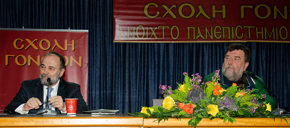 Μια ακόμη εκδήλωση ολοκληρώθηκε με επιτυχία την Δευτέρα 04-12-2023 από την Σχολή Γονέων – Ανοικτό Πανεπιστήμιο Κατερίνης στο Συνεδριακό Κέντρο Κατερίνης με επίσημο καλεσμένο ομιλητή αυτή την φορά τον φυσικό, Αγιογράφο και καθηγητή κ. Αθανάσιο Ρακοβαλή. Το θέμα της εκδήλωσης ήταν: «Μου είπε ο Άγιος Παΐσιος ». Η εκδήλωση έγινε σε Συνδιοργάνωση με το με την Γ.Ε.Χ.Α. Κατερίνης. Την έναρξη της εκδήλωσης ξεκίνησε η Χορωδία «Βυζαντινοί Μελωδοί» της Γ.Ε.Χ.Α. Κατερίνης όπου ακούστηκαν Εκκλησιαστικοί Ύμνοι από την ακολουθία του Αγίου Παΐσίου.