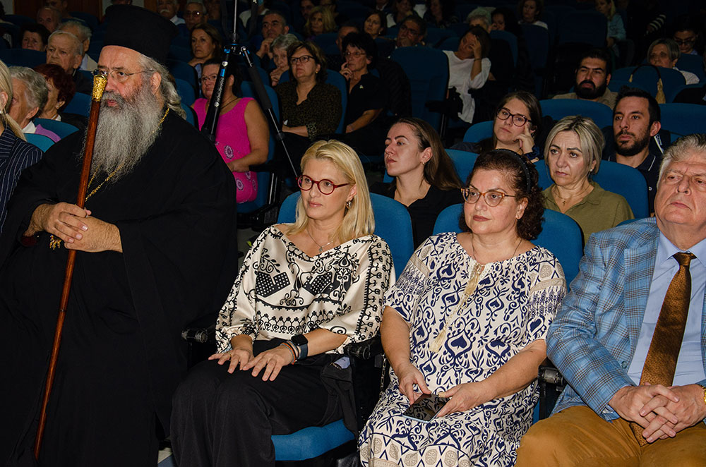 Με τον Σεβασμιώτατο Μητροπολίτη Πειραιώς π. Σεραφείμ ξεκίνησε το φετινό ταξίδι της για 36η χρονιά η Σχολή Γονέων – Ανοικτό Πανεπιστήμιο Κατερίνης την Δευτέρα 14 Οκτωβρίου 2024 στο Συνεδριακό Κέντρο Κατερίνης. Το θέμα της εκδήλωσης ήταν: «Το απόλυτο υπαρξιακόν ερώτημα: Υπάρχει Θεός; Ποιος είναι;» Η εκδήλωση έγινε σε Συνδιοργάνωση με την Ι.Μ. Κίτρους Κατερίνης & Πλαταμώνος.