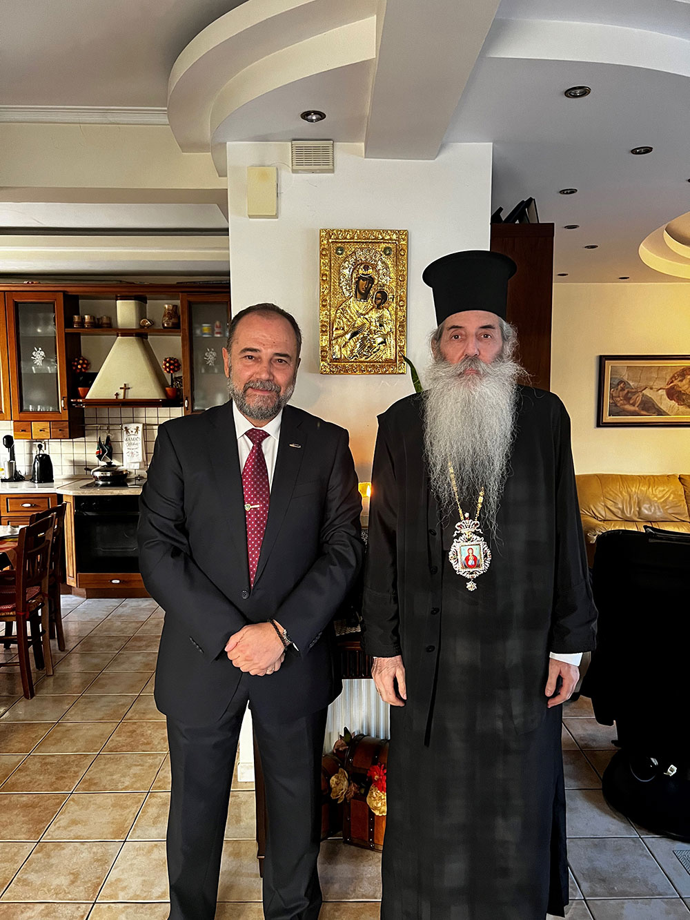 Με τον Σεβασμιώτατο Μητροπολίτη Πειραιώς π. Σεραφείμ ξεκίνησε το φετινό ταξίδι της για 36η χρονιά η Σχολή Γονέων – Ανοικτό Πανεπιστήμιο Κατερίνης την Δευτέρα 14 Οκτωβρίου 2024 στο Συνεδριακό Κέντρο Κατερίνης. Το θέμα της εκδήλωσης ήταν: «Το απόλυτο υπαρξιακόν ερώτημα: Υπάρχει Θεός; Ποιος είναι;» Η εκδήλωση έγινε σε Συνδιοργάνωση με την Ι.Μ. Κίτρους Κατερίνης & Πλαταμώνος.