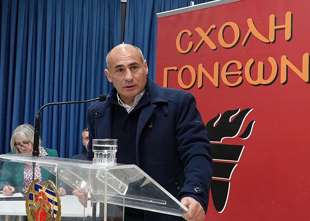 Μια εξαιρετική και γεμάτη νοήματα διάλεξη έδωσε την Δευτέρα 17 Φεβρουαρίου ο γνωστός δημοσιογράφος, Νομικός και Εκδότης της παλαιότερης εφημερίδας της χώρας μας της ΕΣΤΙΑΣ (η οποία το 2026 συμπληρώνει 150 χρόνια ζωής) κ. Μανώλης Κοττάκης στην Σχολή Γονέων – Ανοικτό Πανεπιστήμιο Κατερίνης με θέμα: «Η Ευρώπη σαπίζει…». Η εκδήλωση έγινε σε Συνδιοργάνωση με το Επιμελητήριο Πιερίας.