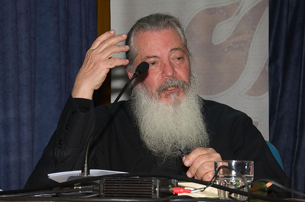 Από την συγκλονιστική κατάθεση ψυχής του π. Πέτρου Ζώη για τον γέροντα του, μακαριστό π. Εφραίμ Αριζονίτη στην Σχολή Γονέων Κατερίνης 2-12-2024