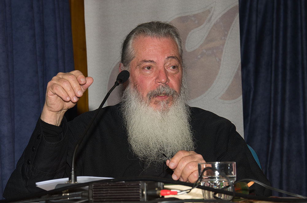 Από την συγκλονιστική κατάθεση ψυχής του π. Πέτρου Ζώη για τον γέροντα του, μακαριστό π. Εφραίμ Αριζονίτη στην Σχολή Γονέων Κατερίνης 2-12-2024