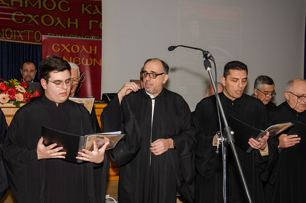Την Δευτέρα 20 του μηνός Ιανουαρίου έγινε η πρώτη ομιλία για το έτος 2025 με ομιλητή τον Μητροπολίτη Ναύπακτου & Αγίου Βλασίου κκ Ιερόθεο. Ο σεπτός Μητροπολίτης με πλούσιο συγγραφικό έργο, 130 βιβλία, από τα οποία 118 μεταφράστηκαν σε ξένες γλώσσες, Βιβλία που έγιναν αντικείμενο διατριβών καθήλωσε το ακροατήριο της Σχολής με τον γλυκό λόγο και την ταπείνωση που εξέπεμπε. Θέμα της ομιλίας του «Κονίτσης Σεβαστιανός. Ένας Άγιος Επίσκοπος». Ήταν μια κατάθεση ψυχής του πνευματικού υιού π. Ιεροθέου προς τον πνευματικό του πατέρα κυρό Σεβαστιανό η οποία γοήτευσε το κοινό. Ήταν μια ξενάγηση στον έσω άνθρωπο του π. Σεβαστιανού μέσα από τις Επιστολές του.