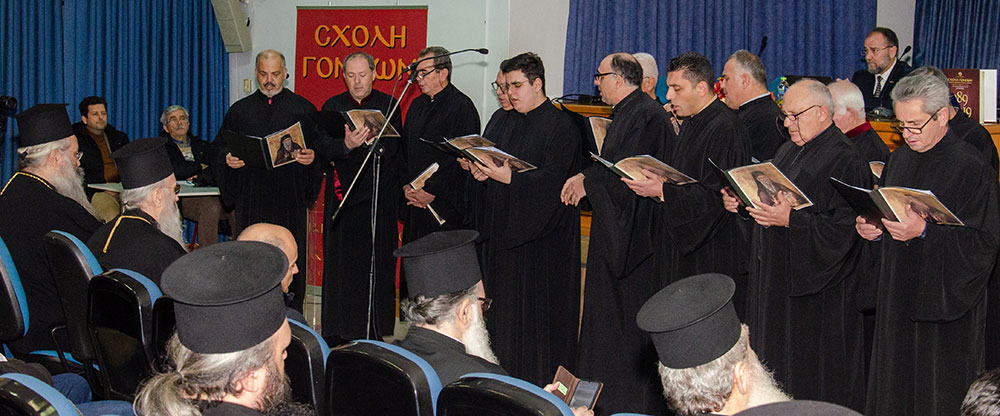 Την Δευτέρα 20 του μηνός Ιανουαρίου έγινε η πρώτη ομιλία για το έτος 2025 με ομιλητή τον Μητροπολίτη Ναύπακτου & Αγίου Βλασίου κκ Ιερόθεο. Ο σεπτός Μητροπολίτης με πλούσιο συγγραφικό έργο, 130 βιβλία, από τα οποία 118 μεταφράστηκαν σε ξένες γλώσσες, Βιβλία που έγιναν αντικείμενο διατριβών καθήλωσε το ακροατήριο της Σχολής με τον γλυκό λόγο και την ταπείνωση που εξέπεμπε. Θέμα της ομιλίας του «Κονίτσης Σεβαστιανός. Ένας Άγιος Επίσκοπος». Ήταν μια κατάθεση ψυχής του πνευματικού υιού π. Ιεροθέου προς τον πνευματικό του πατέρα κυρό Σεβαστιανό η οποία γοήτευσε το κοινό. Ήταν μια ξενάγηση στον έσω άνθρωπο του π. Σεβαστιανού μέσα από τις Επιστολές του.
