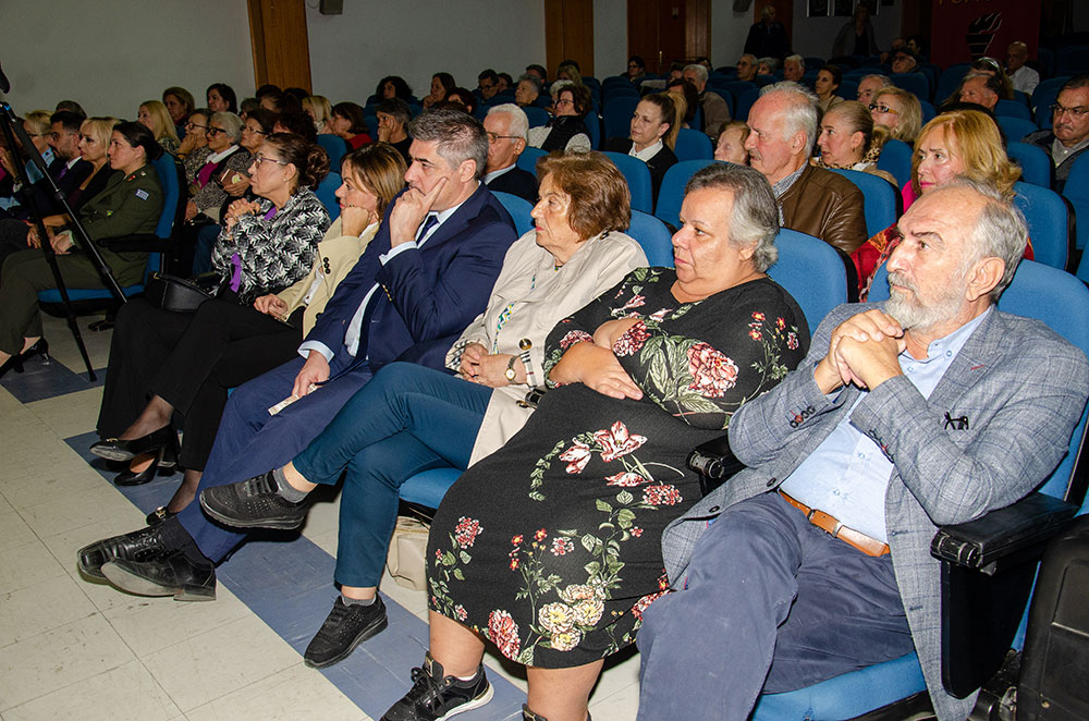 Με μεγάλη επιτυχία ολοκληρώθηκε την Δευτέρα 21-10-2024 στη Σχολή Γονέων – Ανοικτό Πανεπιστήμιο Κατερίνης στο Συνεδριακό Κέντρο Κατερίνης με επίσημη καλεσμένη την  ομότιμη Καθηγήτρια της Νομικής Σχολής του Α.Π.Θ. κα Θεοφανώ Παπαζήση. Το θέμα της εκδήλωσης ήταν: «Κακή Άσκηση Γονικής Μέριμνας» Η εκδήλωση έγινε σε Συνδιοργάνωση με το με το Δικηγορικό Σύλλογο Πιερίας 