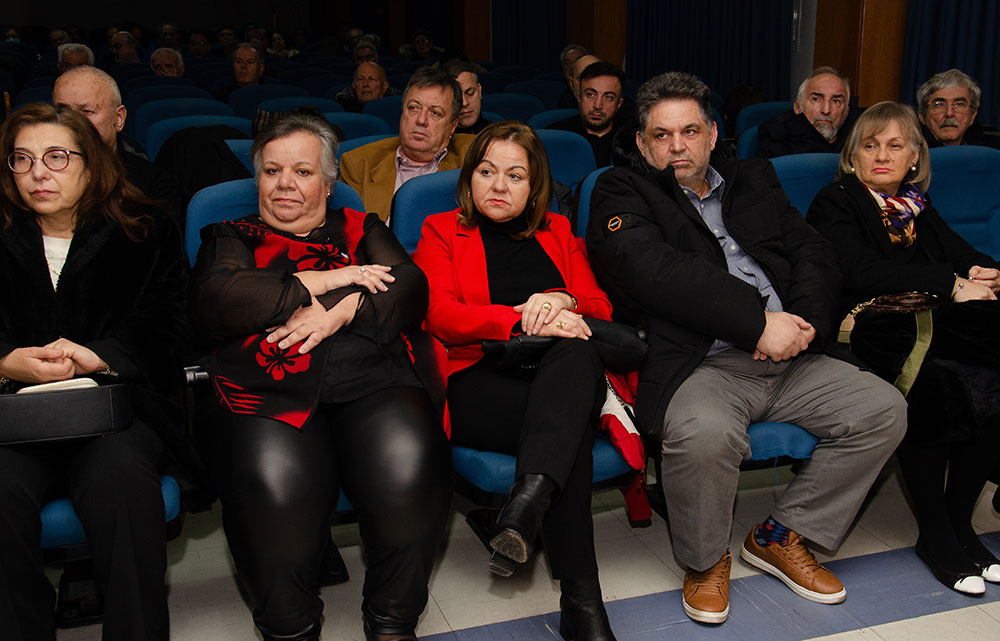 Συναρπαστική η χθεσινή εκδήλωση την 24-2-2025 του Ανοικτού Πανεπιστημίου Κατερίνης με επίσημους ομιλητές και καλεσμένους τον Καθηγητή Διεθνούς Δικαίου και βουλευτή της Ν.Δ. κ. Άγγελο Συρίγο και τον Καθηγητή Διεθνών Σχέσεων & Διευθυντή του Ινστιτούτου Διεθνών Υποθέσεων κ. Κωνσταντίνου Φίλη. Η Εκδήλωση έγινε σε Συνδιοργάνωση με την Ένωση Ποντίων Πιερίας. Άγγελος Συρίγος: • Συνορεύουμε με μια χώρα που η ιδεολογία της είναι ότι αποτελεί συρρίκνωση της Οθωμανικής αυτοκρατορίας και αναζητά τον ζωτικό της χώρο και να αναβιώσει το Αυτοκρατορικό της παρελθόν. Κωνσταντίνος Φίλης: • Η Ελλάδα και η Κύπρος αποτελούν τα ακραία όρια Ειρήνης, Ασφάλειας και σταθερότητας σε ένα περιβάλλον ασταθές και διαρκώς μεταβαλλόμενο.