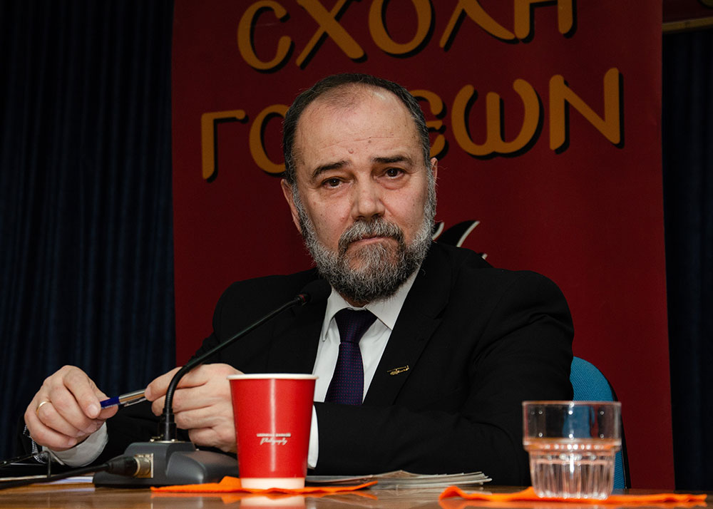 Συναρπαστική η χθεσινή εκδήλωση την 24-2-2025 του Ανοικτού Πανεπιστημίου Κατερίνης με επίσημους ομιλητές και καλεσμένους τον Καθηγητή Διεθνούς Δικαίου και βουλευτή της Ν.Δ. κ. Άγγελο Συρίγο και τον Καθηγητή Διεθνών Σχέσεων & Διευθυντή του Ινστιτούτου Διεθνών Υποθέσεων κ. Κωνσταντίνου Φίλη. Η Εκδήλωση έγινε σε Συνδιοργάνωση με την Ένωση Ποντίων Πιερίας. Άγγελος Συρίγος: • Συνορεύουμε με μια χώρα που η ιδεολογία της είναι ότι αποτελεί συρρίκνωση της Οθωμανικής αυτοκρατορίας και αναζητά τον ζωτικό της χώρο και να αναβιώσει το Αυτοκρατορικό της παρελθόν. Κωνσταντίνος Φίλης: • Η Ελλάδα και η Κύπρος αποτελούν τα ακραία όρια Ειρήνης, Ασφάλειας και σταθερότητας σε ένα περιβάλλον ασταθές και διαρκώς μεταβαλλόμενο.