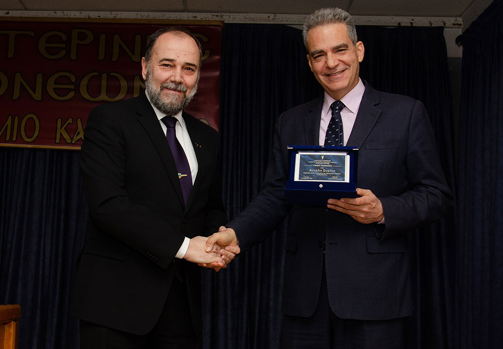 Συναρπαστική η χθεσινή εκδήλωση την 24-2-2025 του Ανοικτού Πανεπιστημίου Κατερίνης με επίσημους ομιλητές και καλεσμένους τον Καθηγητή Διεθνούς Δικαίου και βουλευτή της Ν.Δ. κ. Άγγελο Συρίγο και τον Καθηγητή Διεθνών Σχέσεων & Διευθυντή του Ινστιτούτου Διεθνών Υποθέσεων κ. Κωνσταντίνου Φίλη. Η Εκδήλωση έγινε σε Συνδιοργάνωση με την Ένωση Ποντίων Πιερίας. Άγγελος Συρίγος: • Συνορεύουμε με μια χώρα που η ιδεολογία της είναι ότι αποτελεί συρρίκνωση της Οθωμανικής αυτοκρατορίας και αναζητά τον ζωτικό της χώρο και να αναβιώσει το Αυτοκρατορικό της παρελθόν. Κωνσταντίνος Φίλης: • Η Ελλάδα και η Κύπρος αποτελούν τα ακραία όρια Ειρήνης, Ασφάλειας και σταθερότητας σε ένα περιβάλλον ασταθές και διαρκώς μεταβαλλόμενο.
