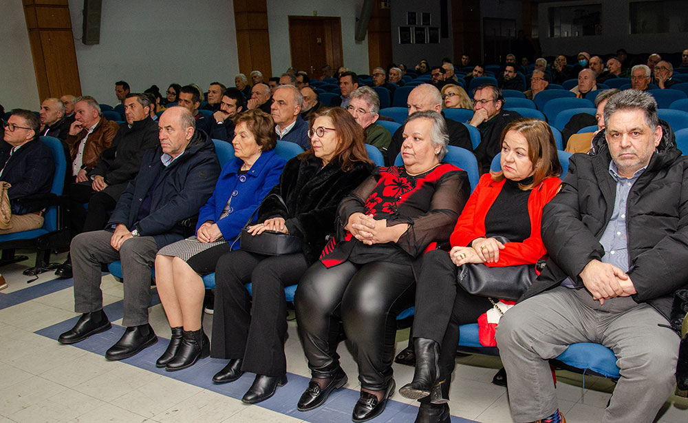Συναρπαστική η χθεσινή εκδήλωση την 24-2-2025 του Ανοικτού Πανεπιστημίου Κατερίνης με επίσημους ομιλητές και καλεσμένους τον Καθηγητή Διεθνούς Δικαίου και βουλευτή της Ν.Δ. κ. Άγγελο Συρίγο και τον Καθηγητή Διεθνών Σχέσεων & Διευθυντή του Ινστιτούτου Διεθνών Υποθέσεων κ. Κωνσταντίνου Φίλη. Η Εκδήλωση έγινε σε Συνδιοργάνωση με την Ένωση Ποντίων Πιερίας. Άγγελος Συρίγος: • Συνορεύουμε με μια χώρα που η ιδεολογία της είναι ότι αποτελεί συρρίκνωση της Οθωμανικής αυτοκρατορίας και αναζητά τον ζωτικό της χώρο και να αναβιώσει το Αυτοκρατορικό της παρελθόν. Κωνσταντίνος Φίλης: • Η Ελλάδα και η Κύπρος αποτελούν τα ακραία όρια Ειρήνης, Ασφάλειας και σταθερότητας σε ένα περιβάλλον ασταθές και διαρκώς μεταβαλλόμενο.