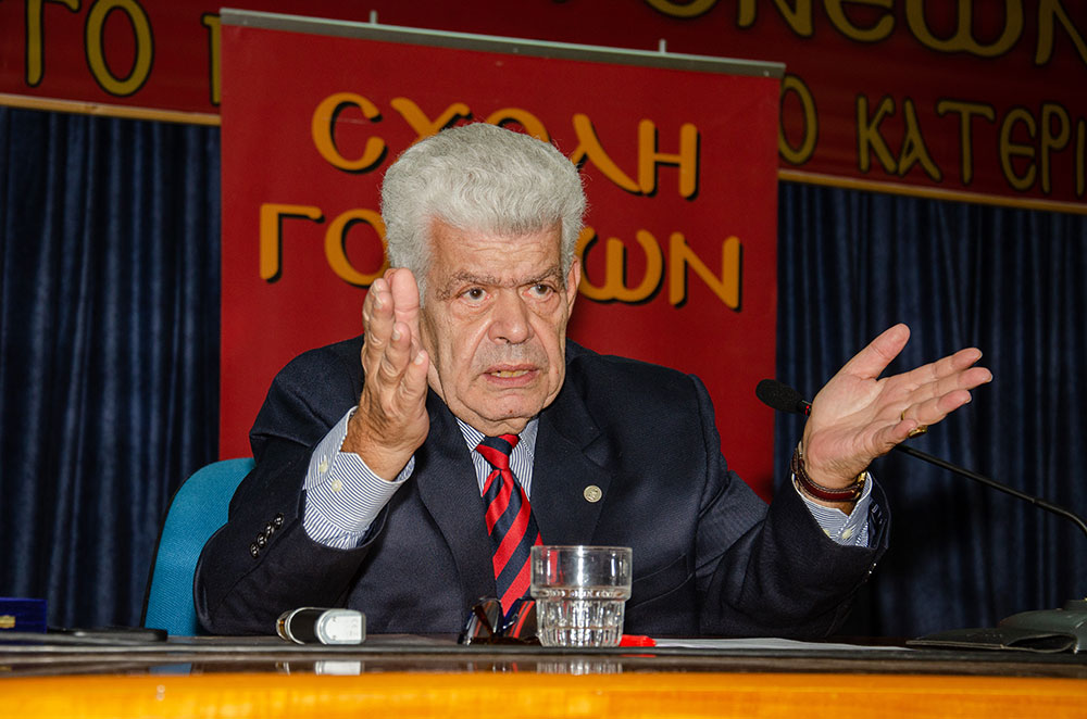 Με επιτυχία ολοκληρώθηκε η εκδήλωση της Δευτέρα 04-11-2024 Σχολή Γονέων – Ανοικτό Πανεπιστήμιο Κατερίνης στο Συνεδριακό Κέντρο Κατερίνης με επίσημο ομιλητή και καλεσμένο τον Καθηγητή Οικονομικής Γεωγραφίας & Γεωπολιτικής Θεωρίας ΕΚΠΑ κ. Ιωάννη Μάζη με θέμα: «Τέχνη και σύγχρονη τέχνη» σε συνδιοργάνωση με την εφημερίδα ΟΛΥΜΠΙΟ ΒΗΜΑ. Την έναρξη της εκδήλωσης ξεκίνησε η χορωδία του Πολιτιστικού Συλλόγου Ν. Κεραμιδίου «ΜΑΚΕΔΟΝΙΑ» υπό την διεύθυνση του μαέστρου Ν.Πατρή.