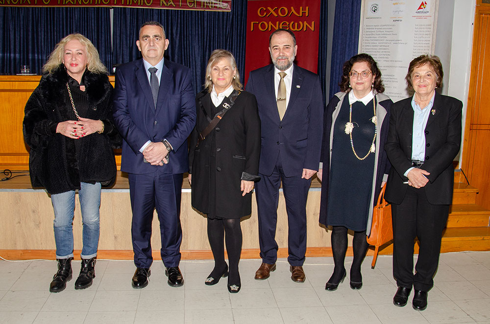 Ο Ευρωβουλευτής Φρέντη Μπελέρης «άνοιξε» την ψυχή του την Κυριακή 9 Μαρτίου 2025 στο Ανοικτό Πανεπιστήμιο Κατερίνης:  Έχω ζήσει την μισή μου ζωή εκτός της Ε.Ε. και την άλλη μισή μου εντός. Πιστέψτε με εντός είναι ασύγκριτα καλύτερα. Ο Έντυ Ράμα είναι υπάλληλος του Ερντογάν. Οι Γερμανοί στέλνουν στην Αλβανία τοξικά απόβλητα. Οι Ιταλοί μετανάστες. Αν δεν επιστραφούν οι περιουσίες των Ελλήνων στην Βόρεια Ήπειρο θα αδειάσει η Εθνική Μειονότητα! Για την ασφάλεια του Ελληνικού κράτους πρέπει να μείνουν οι Βορειοηπειρώτες στην Βόρεια Ήπειρο. Θεωρώ άτιμο και προσβλητικό να μην έχουν δικαίωμα οι πολίτες της Αλβανίας στην περιουσία τους και στο να εκλέγουν όποιον επιθυμούν. Η Δικαιοσύνη στην Αλβανία ελέγχεται πλήρως από το καθεστώς το οποίο είναι μια σύγχρονη και εκμοντερνισμένη δικατατορία. Ο μακαριστός Αρχιεπίσκοπος Τιράνων, κυρός Αναστάσιος του εκμυστηρεύτηκε: «Δυστυχώς δεν μας θέλουν!». Η «Βόρεια Ήπειρος» αποτελεί το πιο ένδοξο κομμάτι της Ιστορίας και δεν δίνεται χάρισμα σε κανέναν. Είναι ΑΔΙΚΟ να παραχωρήσουμε τα ιστορικά μας δικαιώματα!